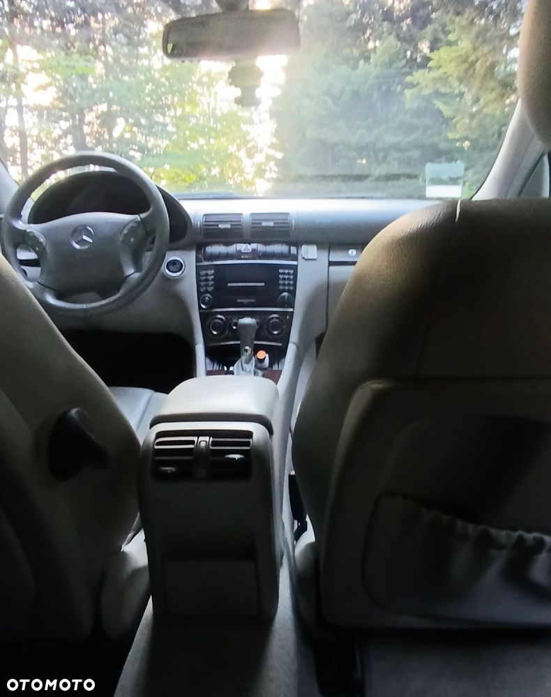 Mercedes-Benz Klasa C 240 Avantgarde 4-Matic - 10