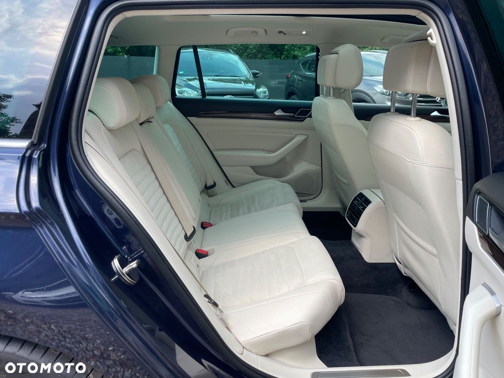 Volkswagen Passat - 19