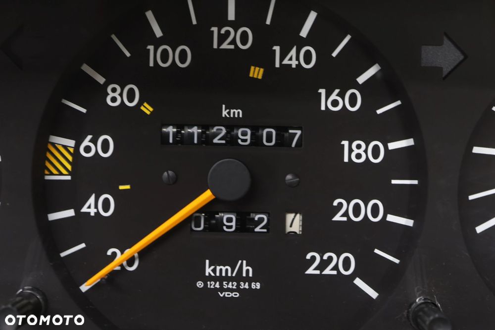 Mercedes E W124 ćwiartka przód prawa - 5