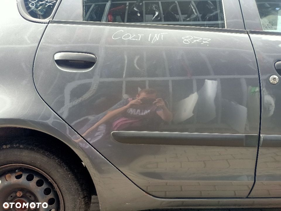 Drzwi Prawe Tylne Prawy Tył Mitsubishi Colt VI Kolor: INT - 2