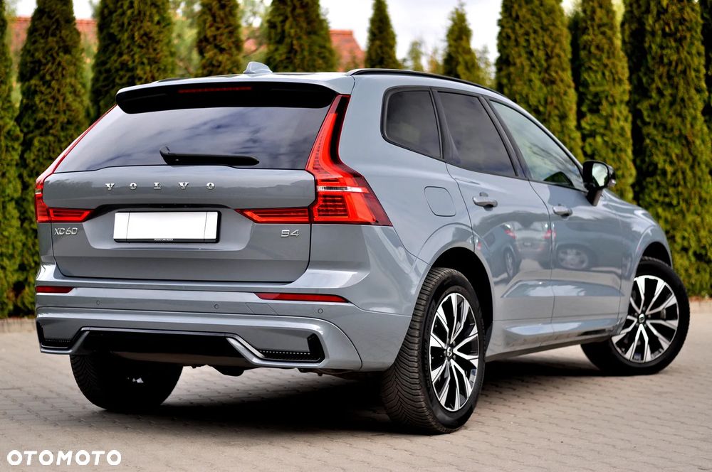 Volvo XC 60 B4 D Plus Dark - 11