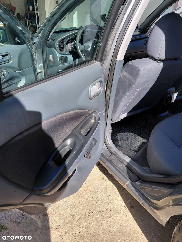 Nissan Almera 1.5 dCi Visia - 11