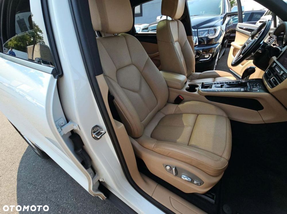 Porsche Macan Standard - 12