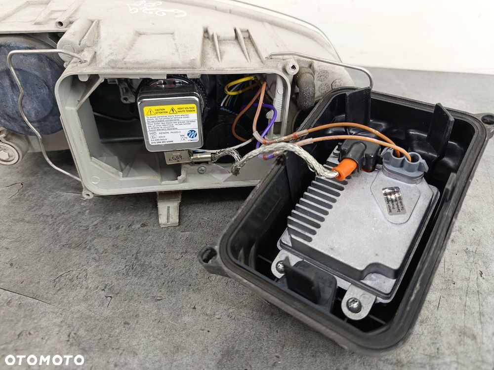 LAMPA PRZÓD PRAWA XENON SKODA OCTAVIA II 20-C335R  20-A669R TYC - 10
