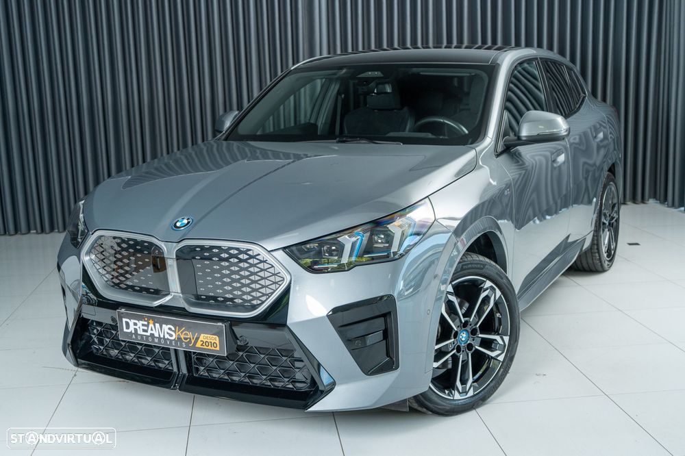 BMW iX2 eDrive20 Pack Desportivo M - 48