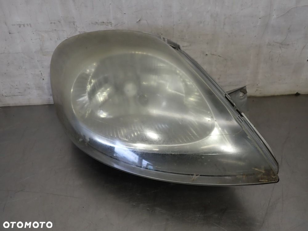 LAMPA PRAWA PRZEDNIA RENAULT TRAFIC II 1.9 - 1