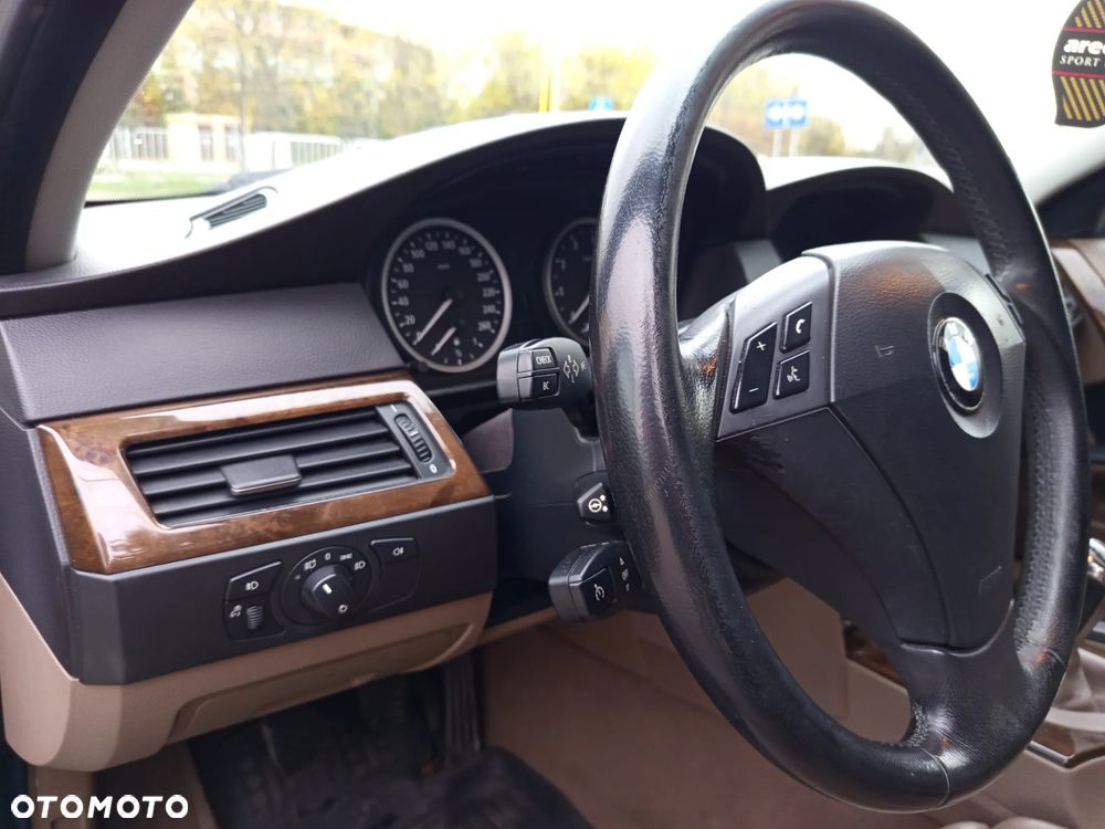 BMW Seria 5 525i - 30