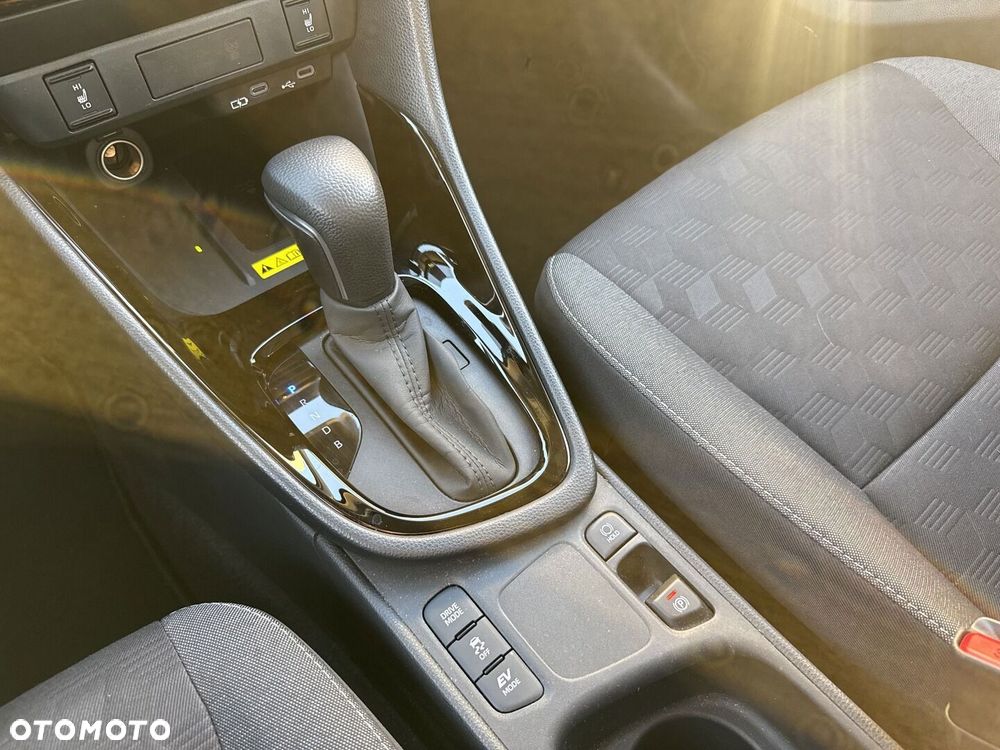 Toyota Yaris Hybrid 1.5 Style - 24