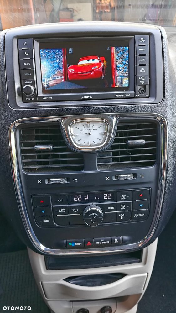 Chrysler Town & Country - 25