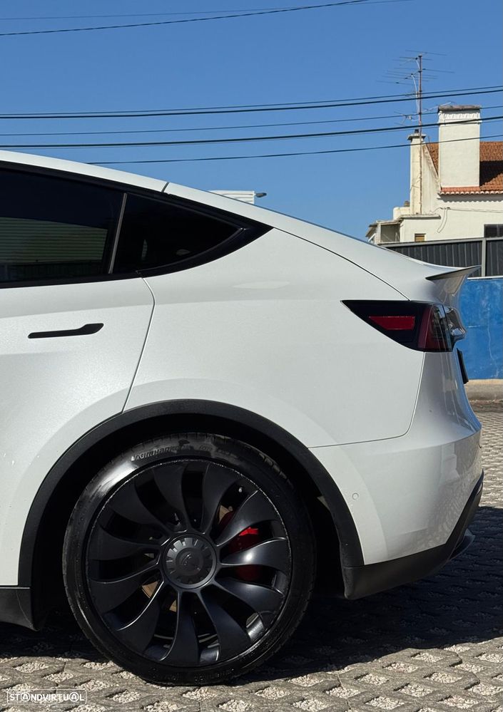 Tesla Model Y Performance Dual Motor AWD - 9