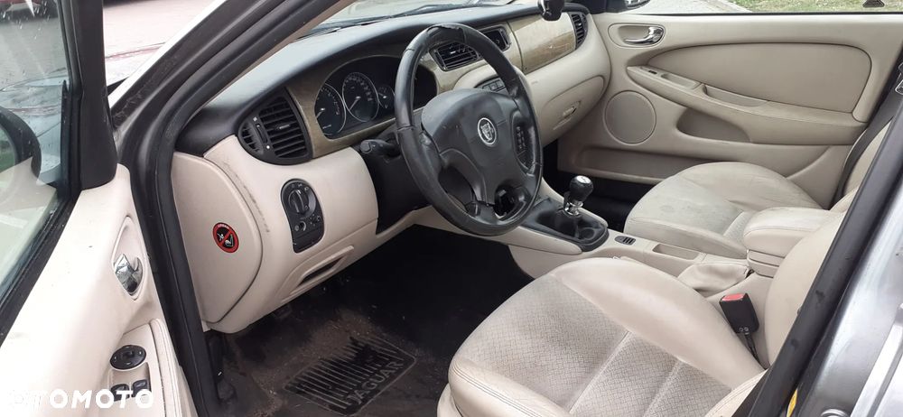 Jaguar X-Type 2.5 V6 4x4 - 8