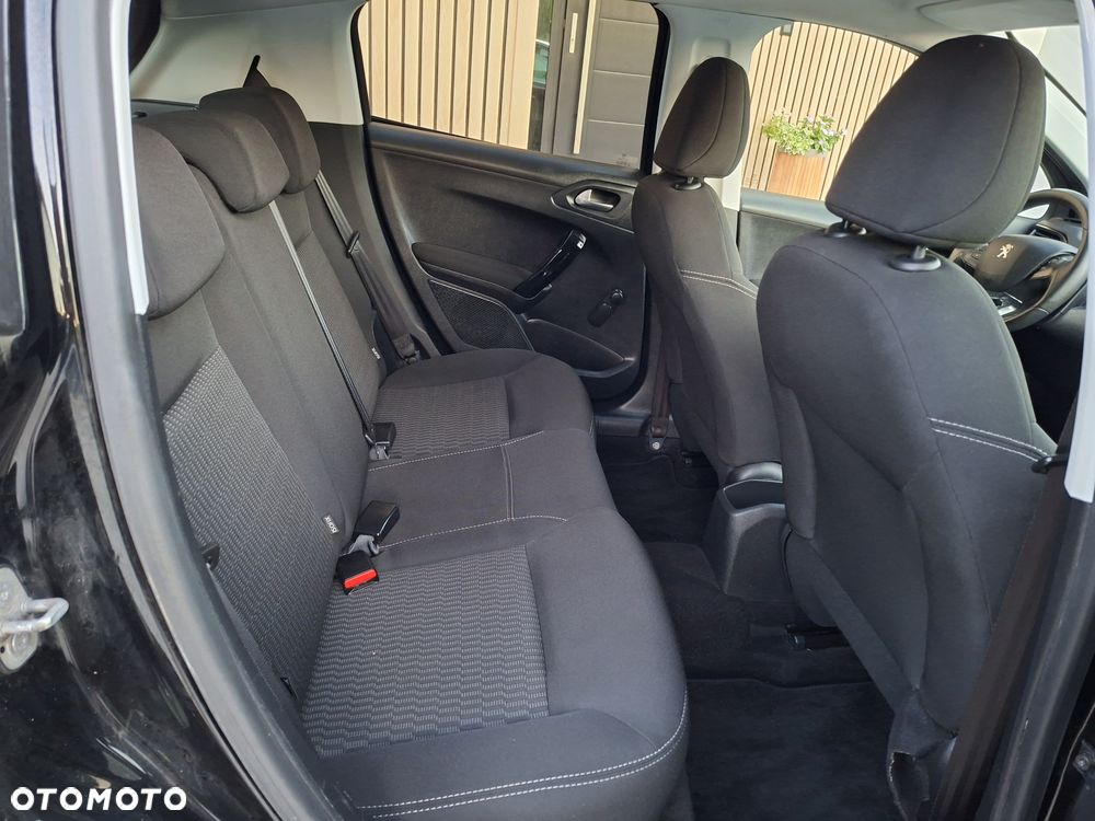 Peugeot 208 - 9