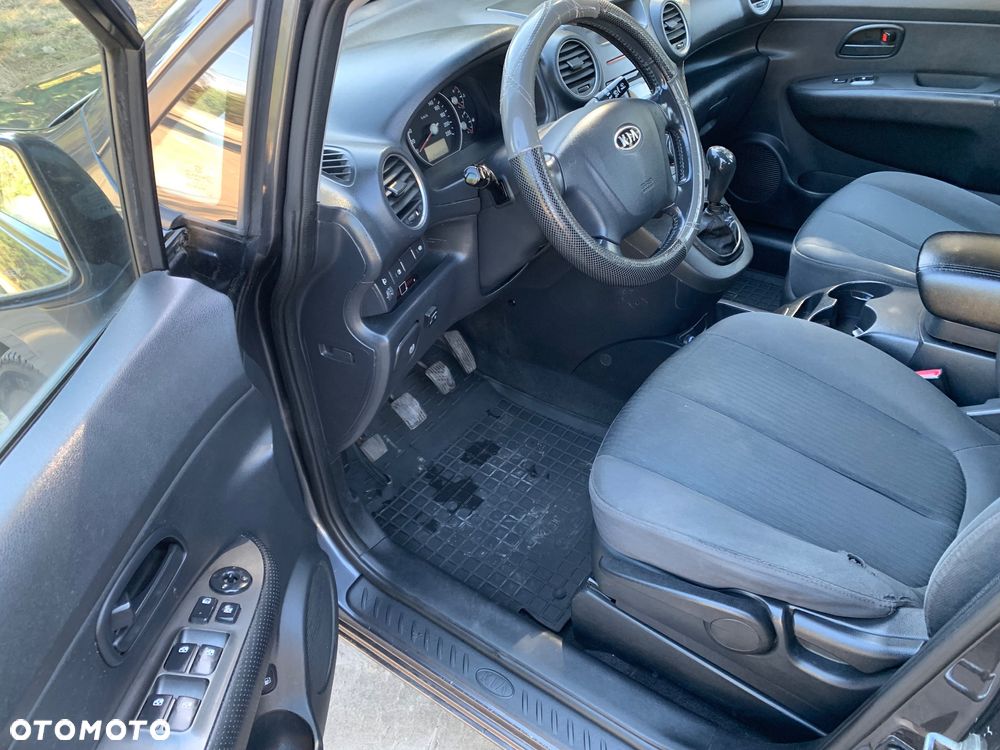 Kia Carens 2.0 CVVT LX - 15