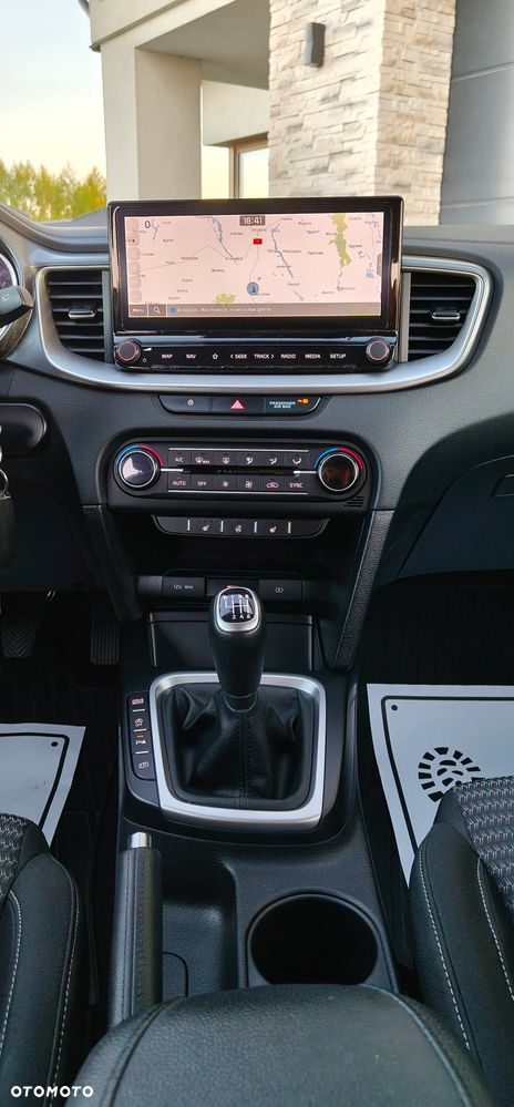 Kia Ceed ver-1-6-crdi-mhev-business-line - 22