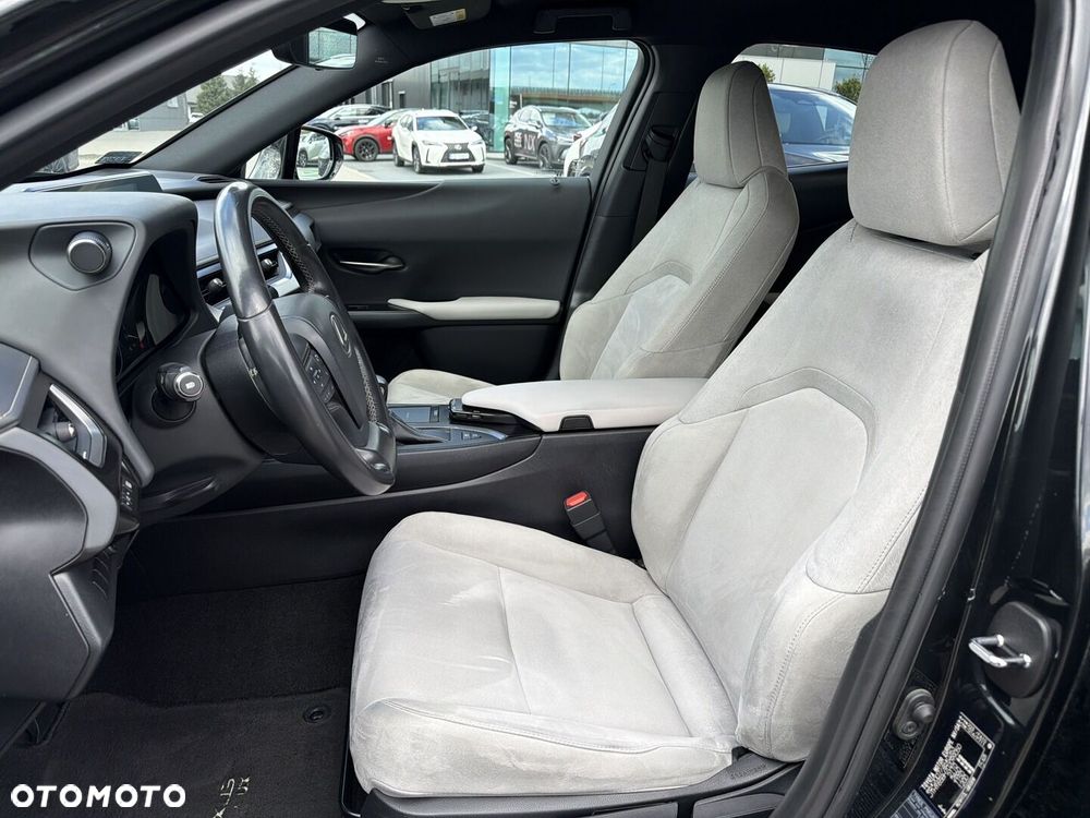 Lexus UX - 15