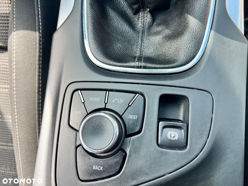 Opel Insignia - 17