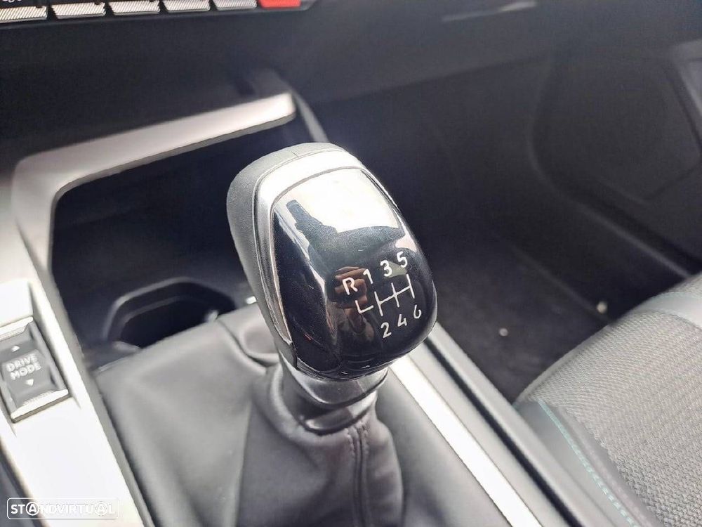 Peugeot 308 1.2 PureTech Allure - 17