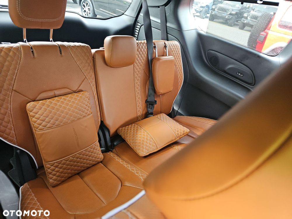 Chrysler Pacifica - 14