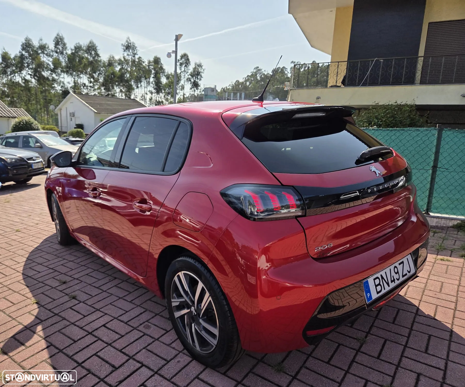 Peugeot 208 1.2 PureTech Allure - 8