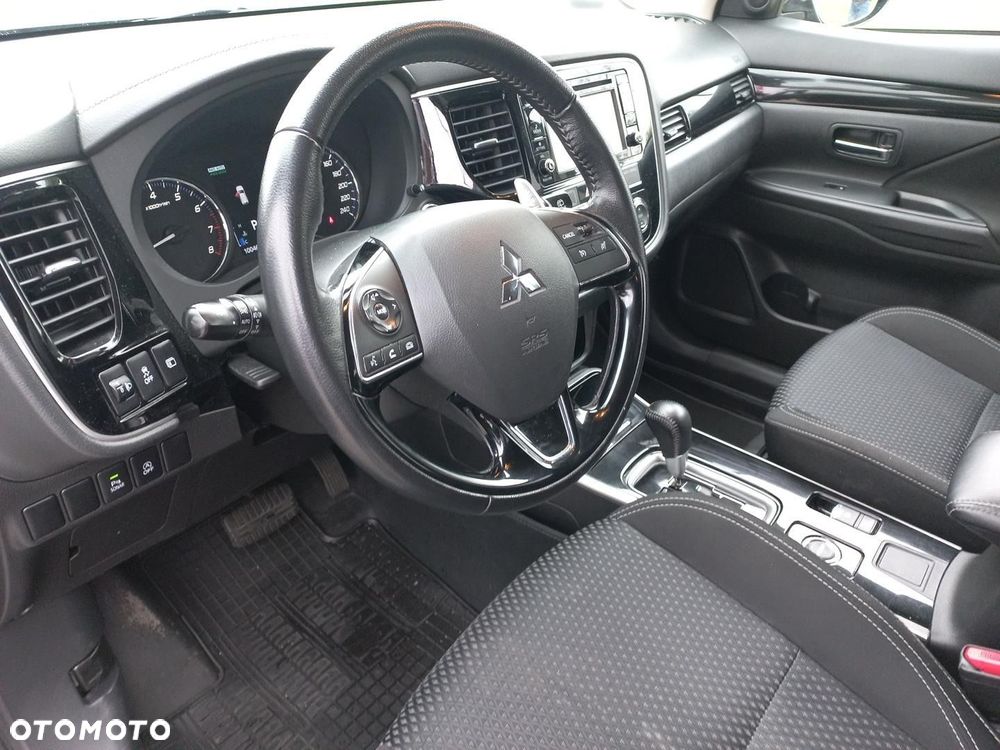Mitsubishi Outlander 2.0 Intense 4WD CVT - 17