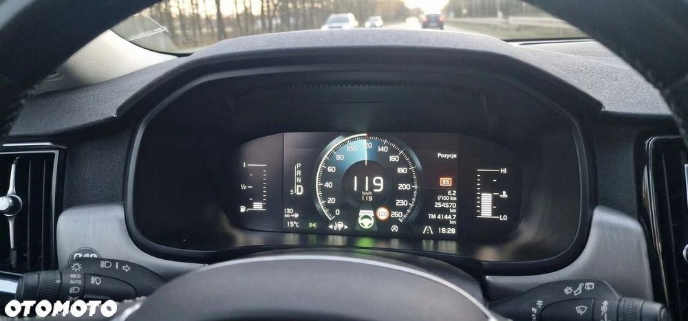 Volvo V90 D4 Momentum - 8