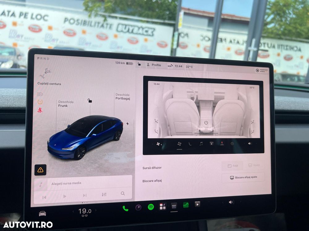 Tesla Model 3 - 35
