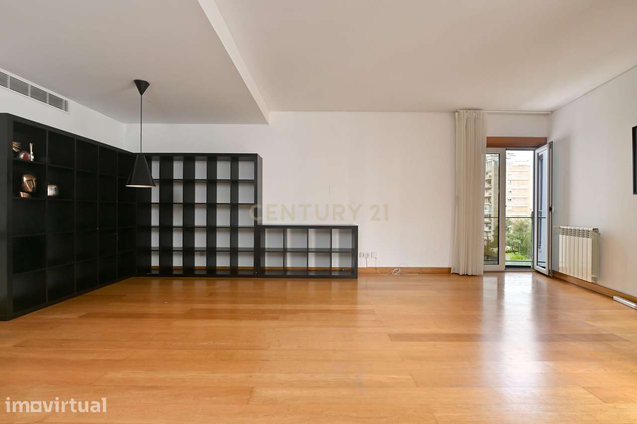 T2 com garagem, para arrendar - Av. Infante Santo (Lisboa) - Grande imagem: 3/26