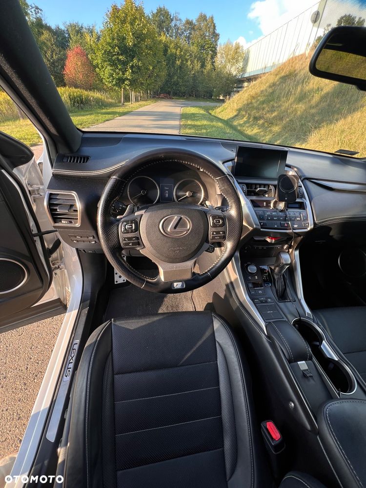 Lexus NX 300h F Sport Edition AWD - 22