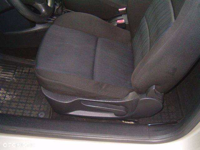 Peugeot 207 - 24