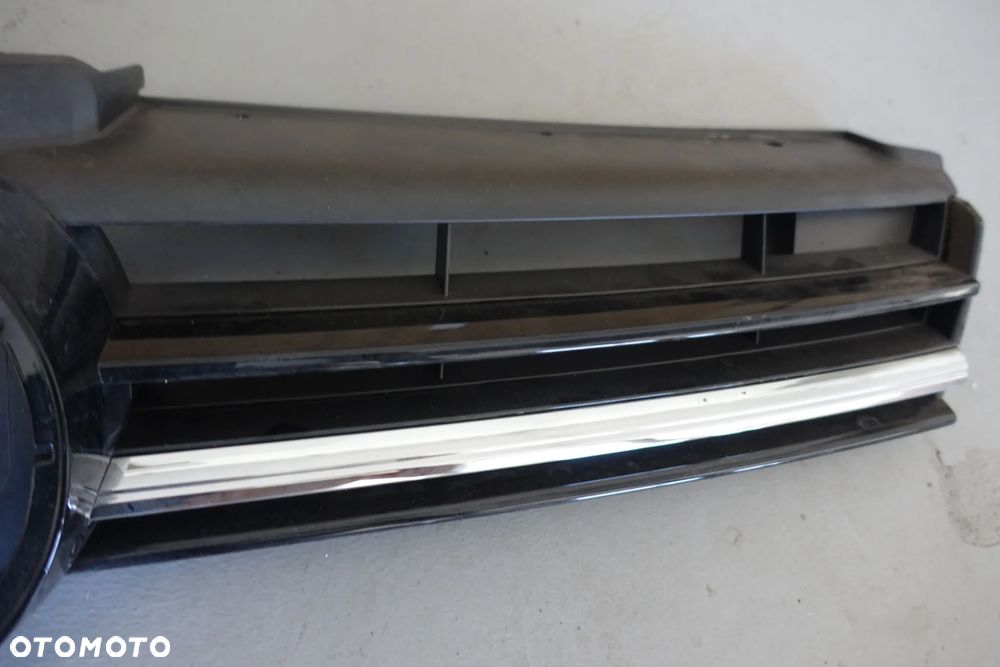 ATRAPA GRILL GOLF VII LIFT RLINE  5G0853653Q - 2