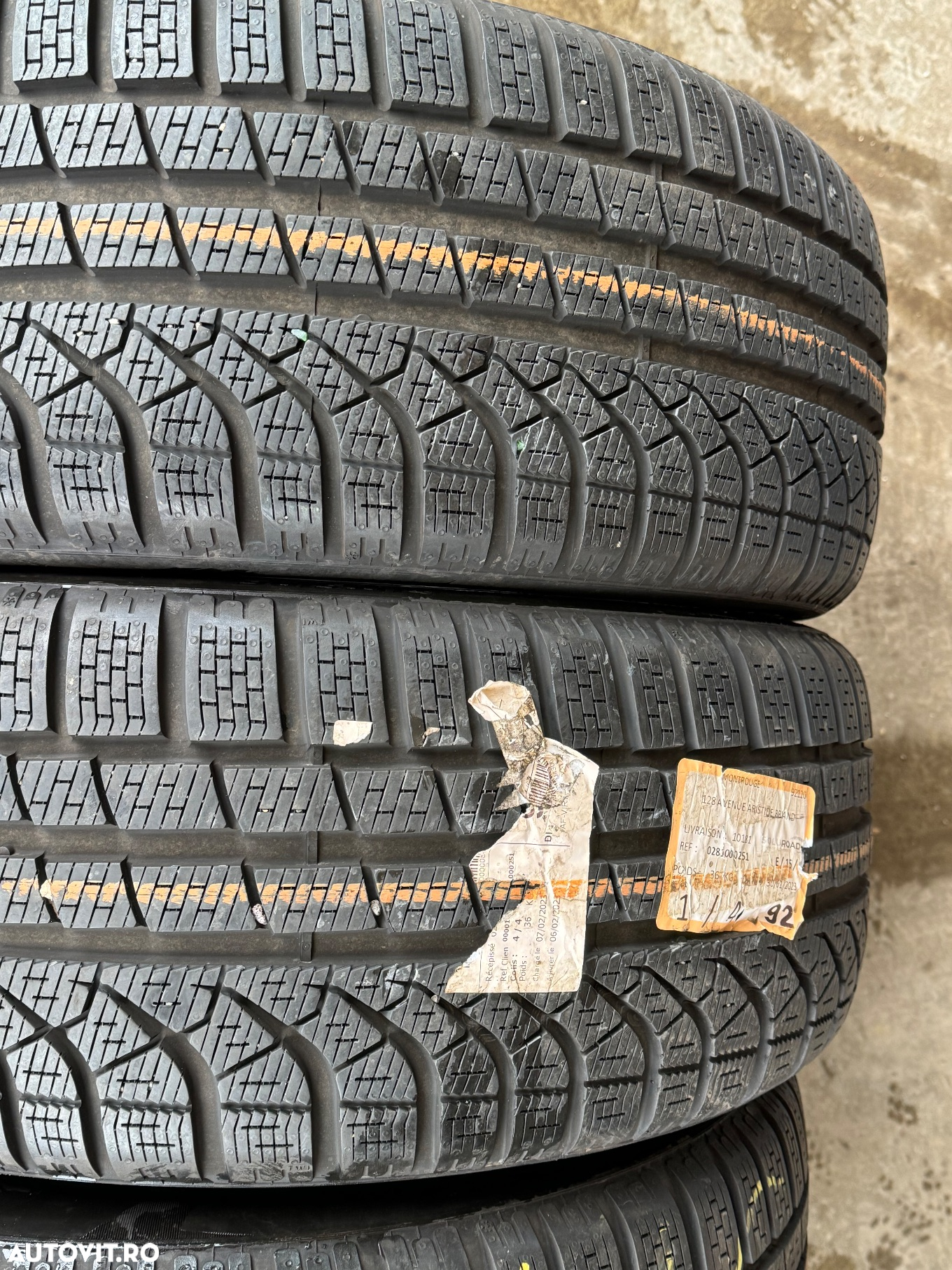 Vând 4 anvelope 235/50/19 Pirelli de iarnă ca noi - 2