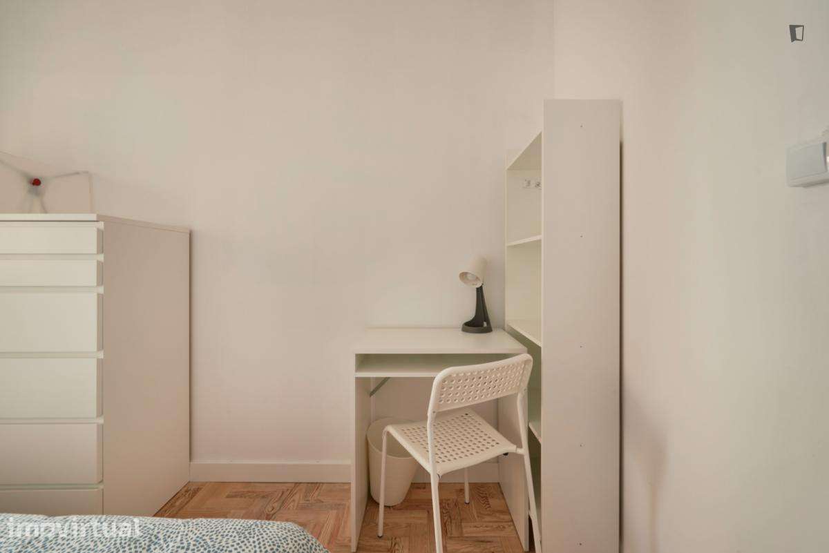 Quarto - localizado em Marquês de Pombal Lisbon - Grande imagem: 4/13