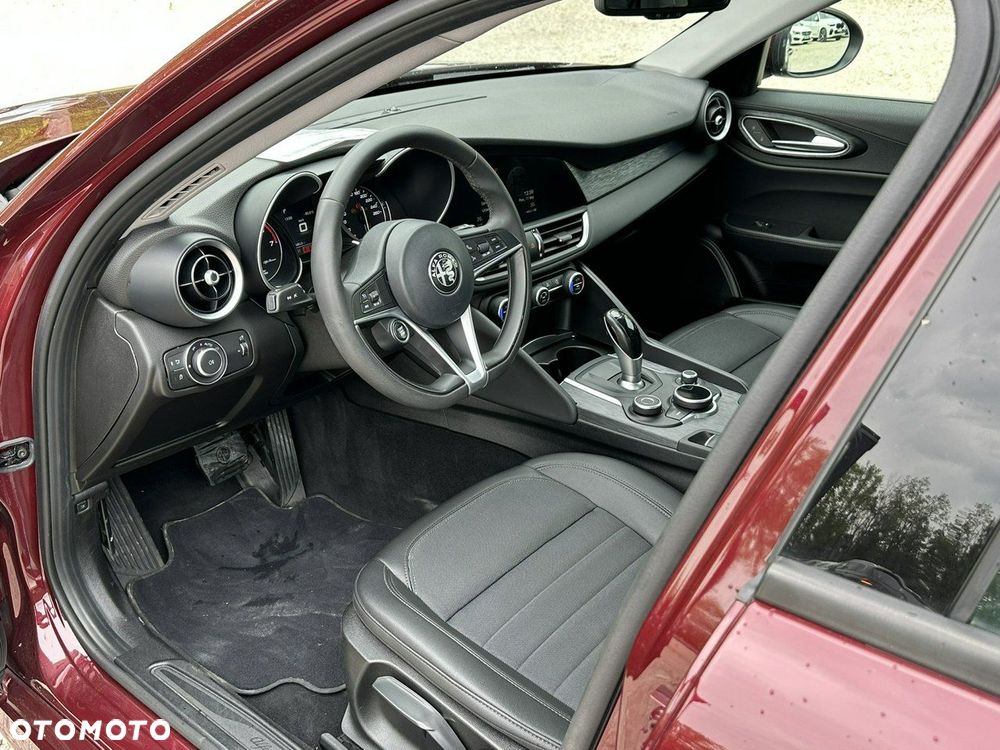 Alfa Romeo Giulia - 11