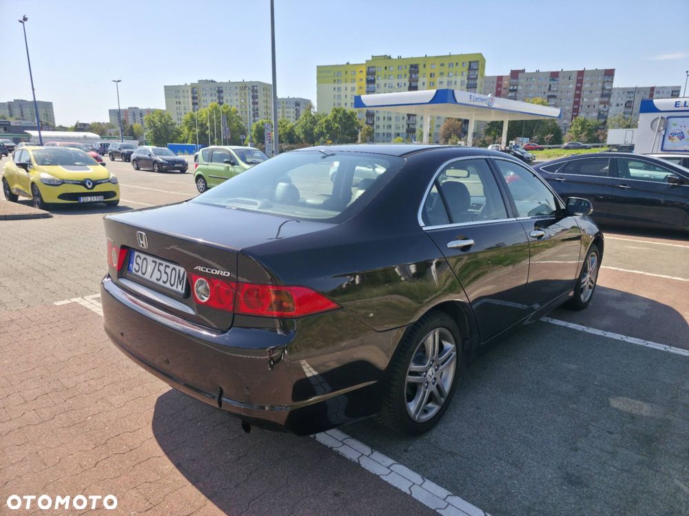 Honda Accord 2.0 Executive - 11