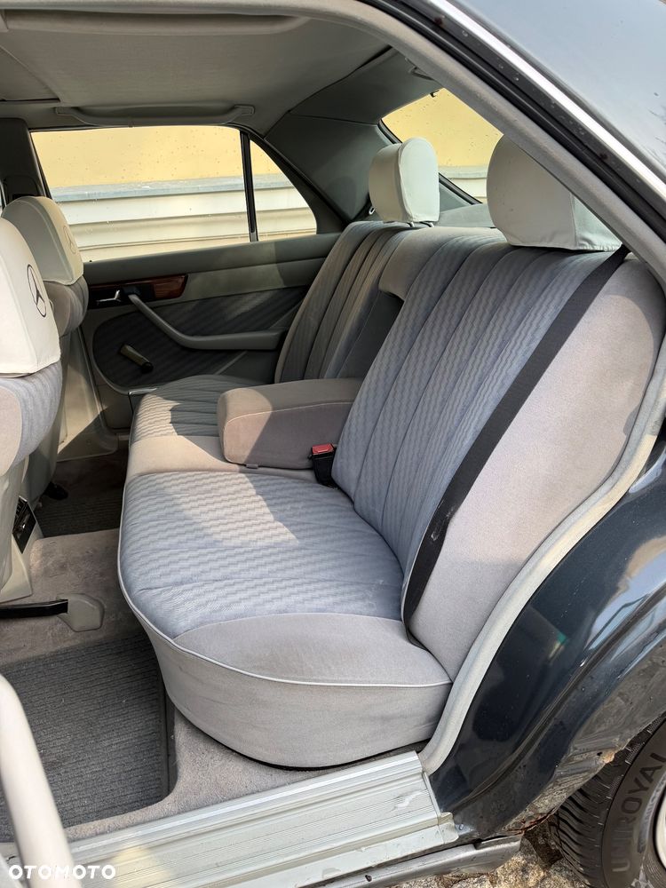 Mercedes-Benz 280 - 26