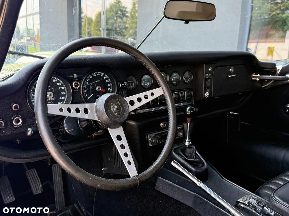 Jaguar E-Type - 14
