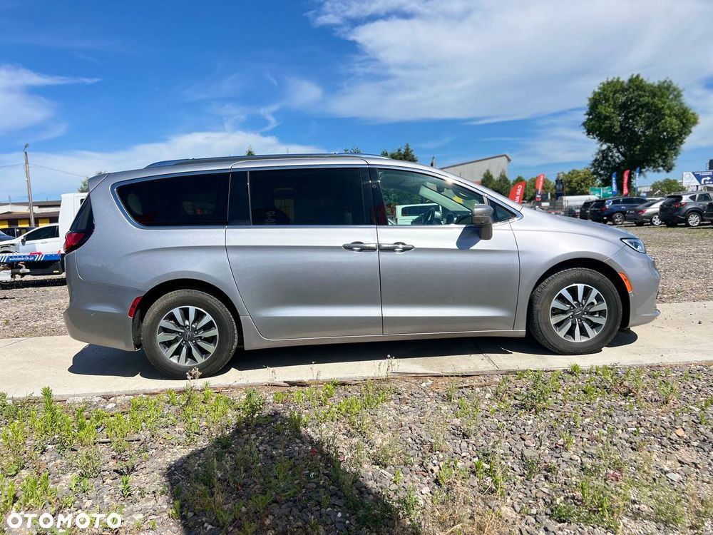 Chrysler Pacifica - 11