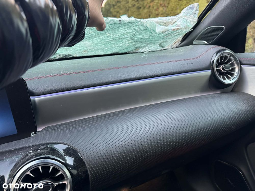 Mercedes-Benz CLA 250 4-Matic AMG Line 7G-DCT - 12