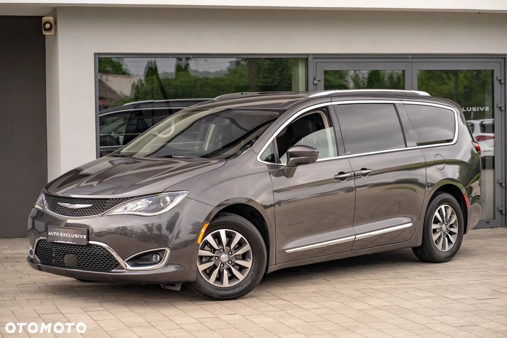 Chrysler Pacifica - 11