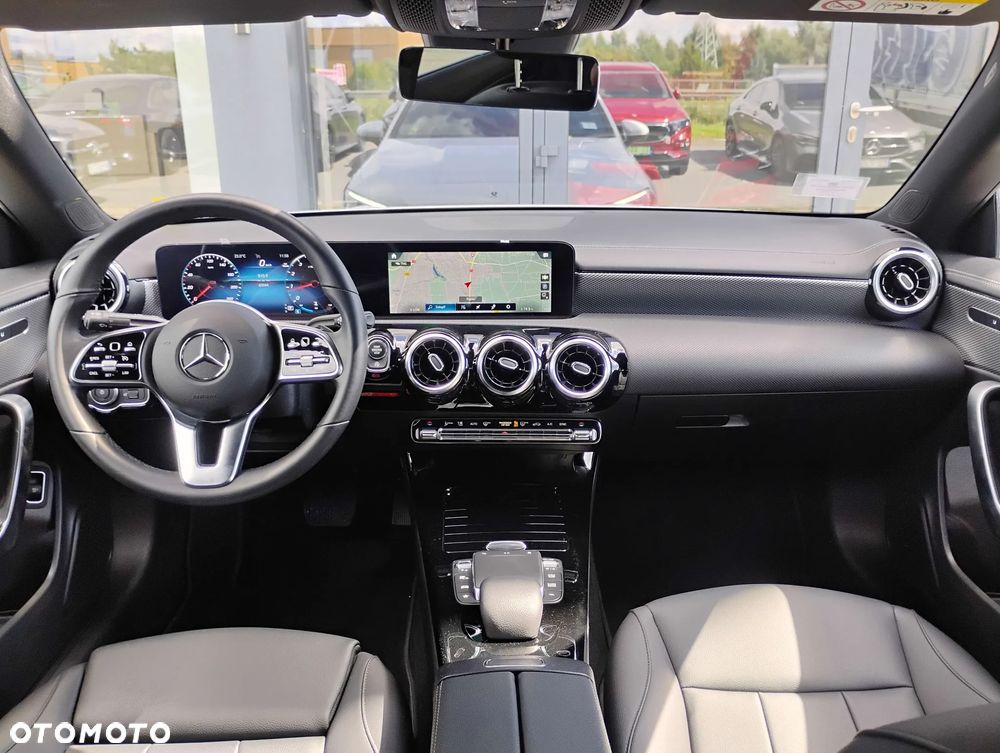 Mercedes-Benz CLA 180 Progressive 7G-DCT - 17