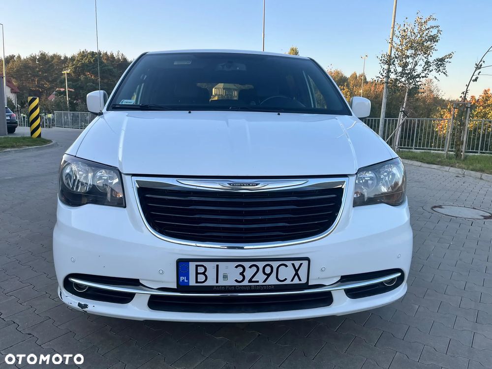 Chrysler Town & Country - 6