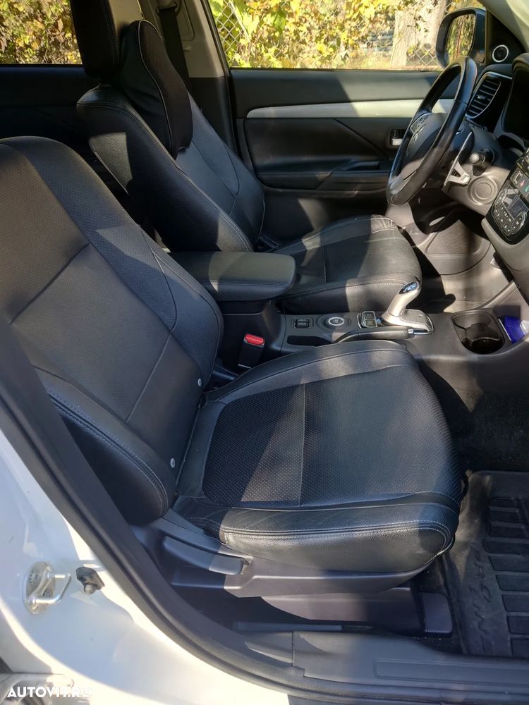 Mitsubishi Outlander - 12