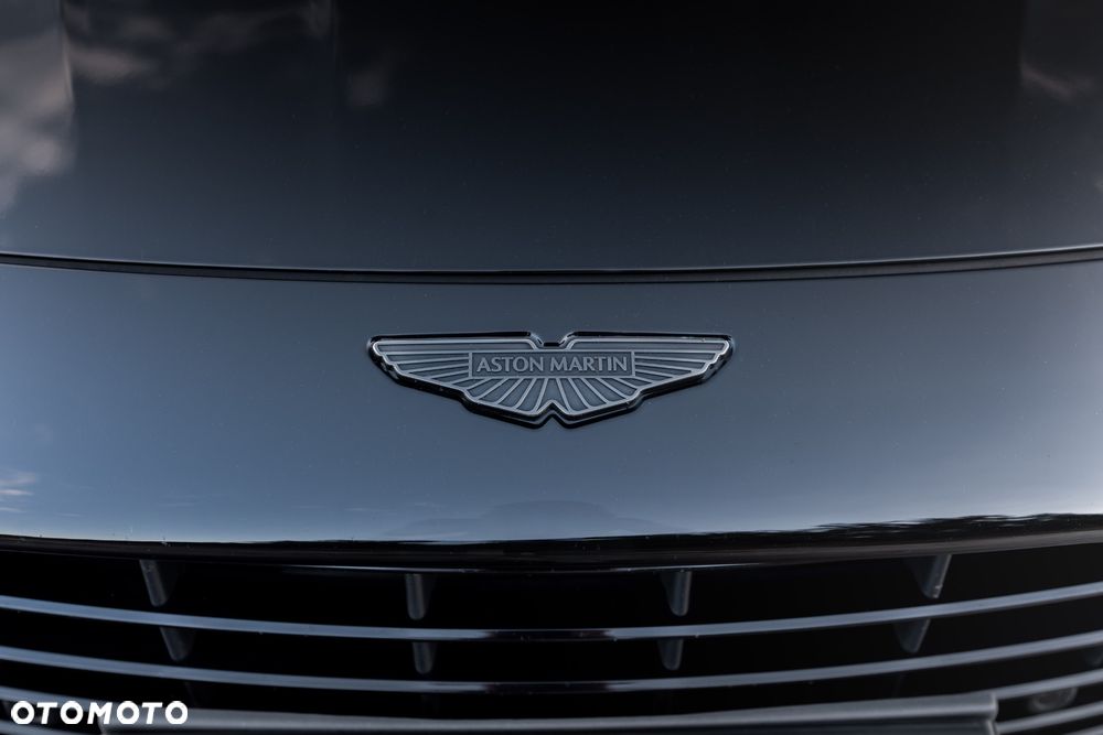 Aston Martin Db12 Volante