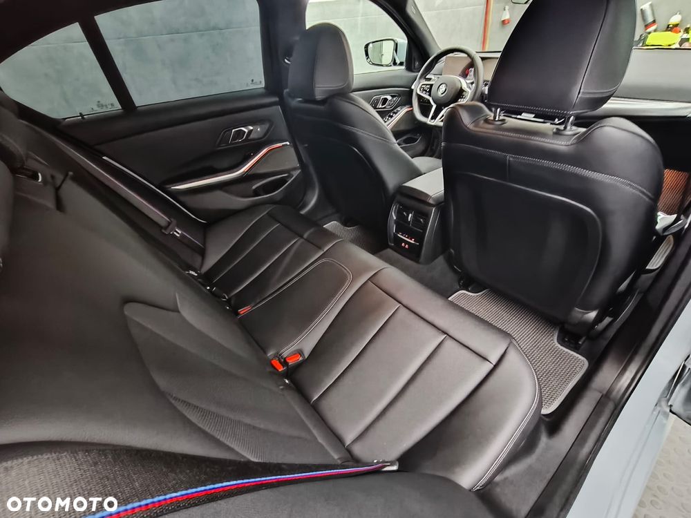 BMW Seria 3 330i xDrive M Sport - 13