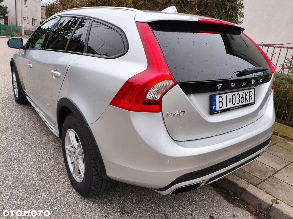 Volvo V60 Cross Country T5 AWD Geartronic Momentum - 4
