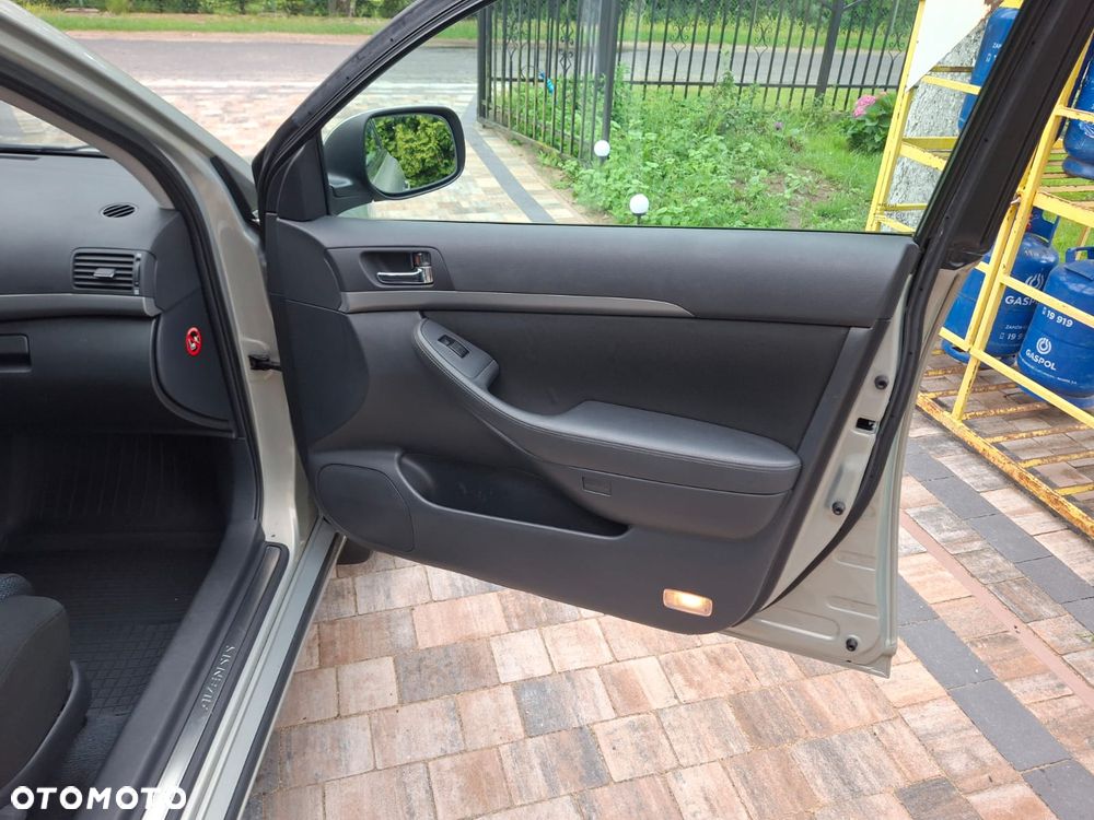 Toyota Avensis 1.8 VVT-i Executive - 25