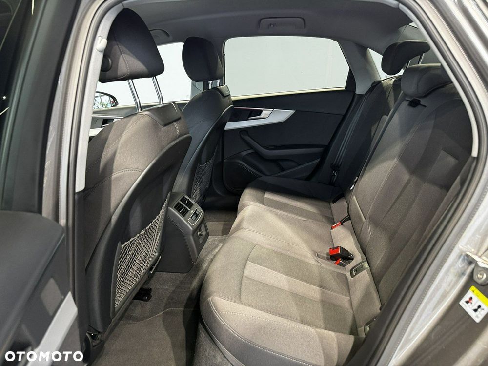 Audi A4 Limousine - 14