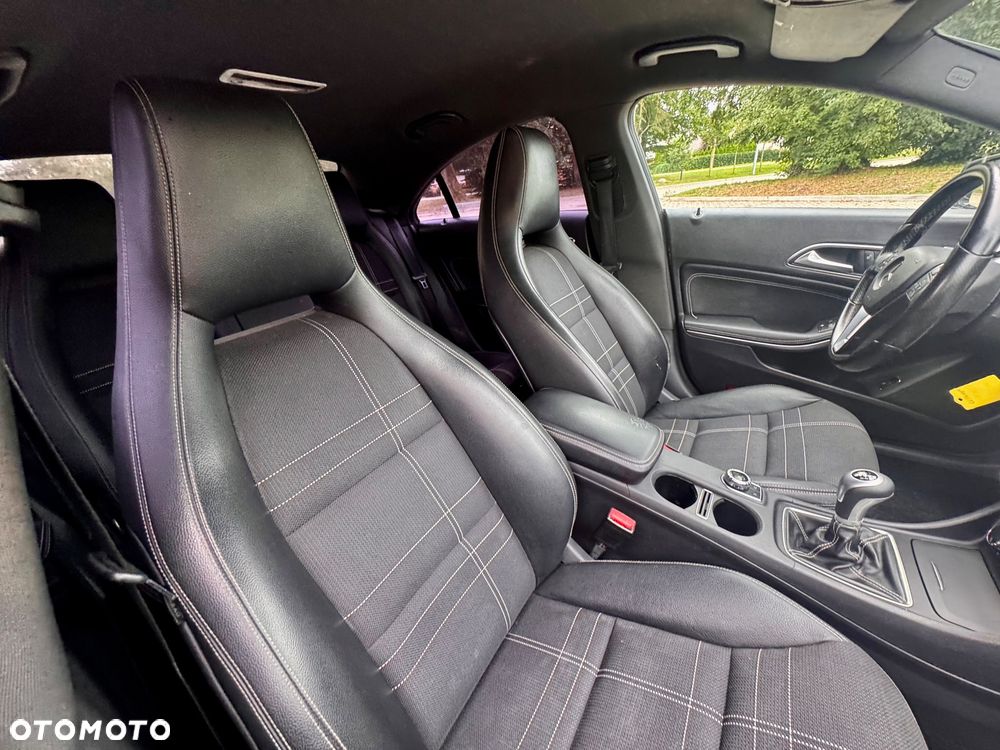 Mercedes-Benz CLA 200 AMG Line - 38