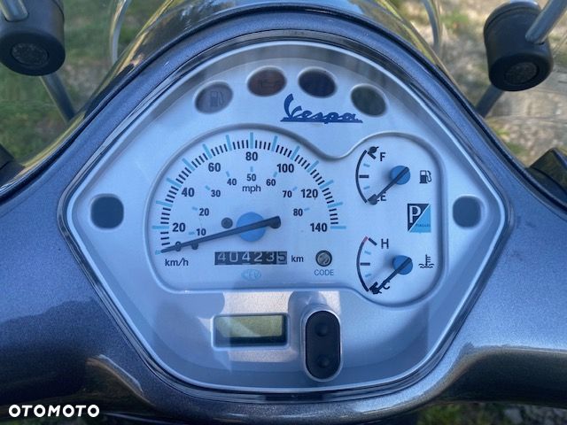 Vespa Grantourismo - 11