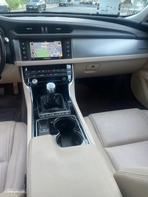 Jaguar XF 2.0 D Prestige - 15